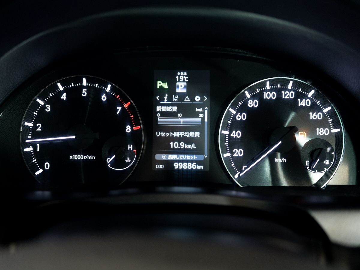 Toyota Premio 2018 - фото автомобиля