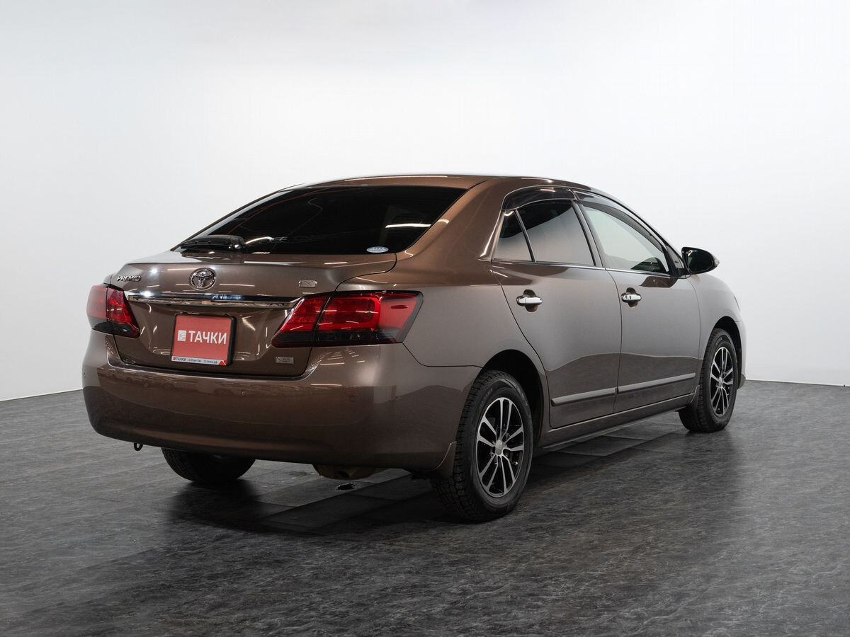 Toyota Premio 2018 - фото автомобиля