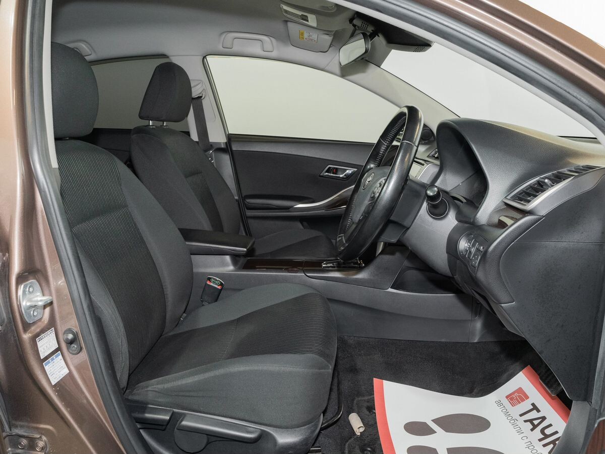 Toyota Premio 2018 - фото автомобиля