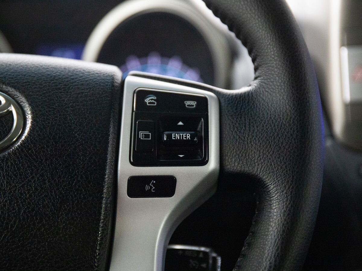 Toyota Land Cruiser Prado 2011 - фото автомобиля