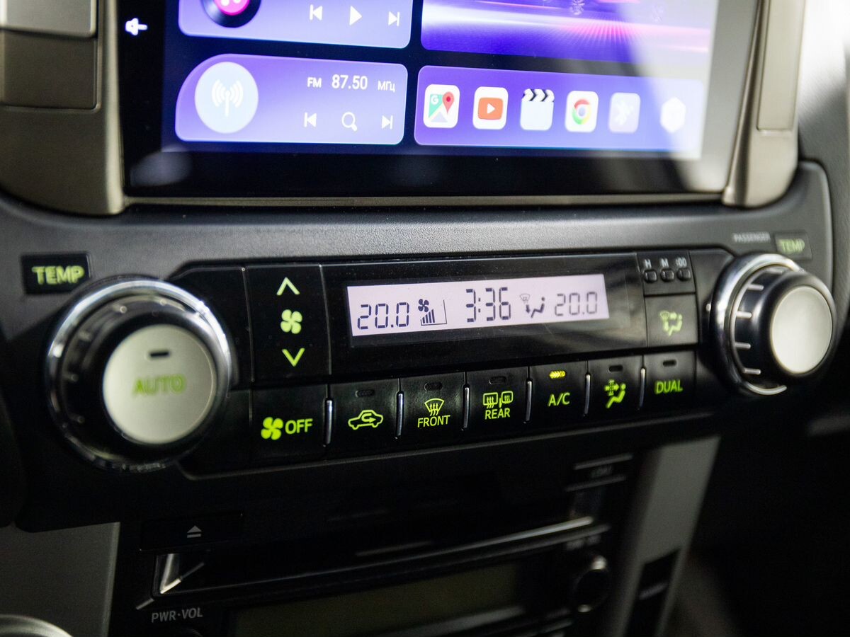 Toyota Land Cruiser Prado 2011 - фото автомобиля