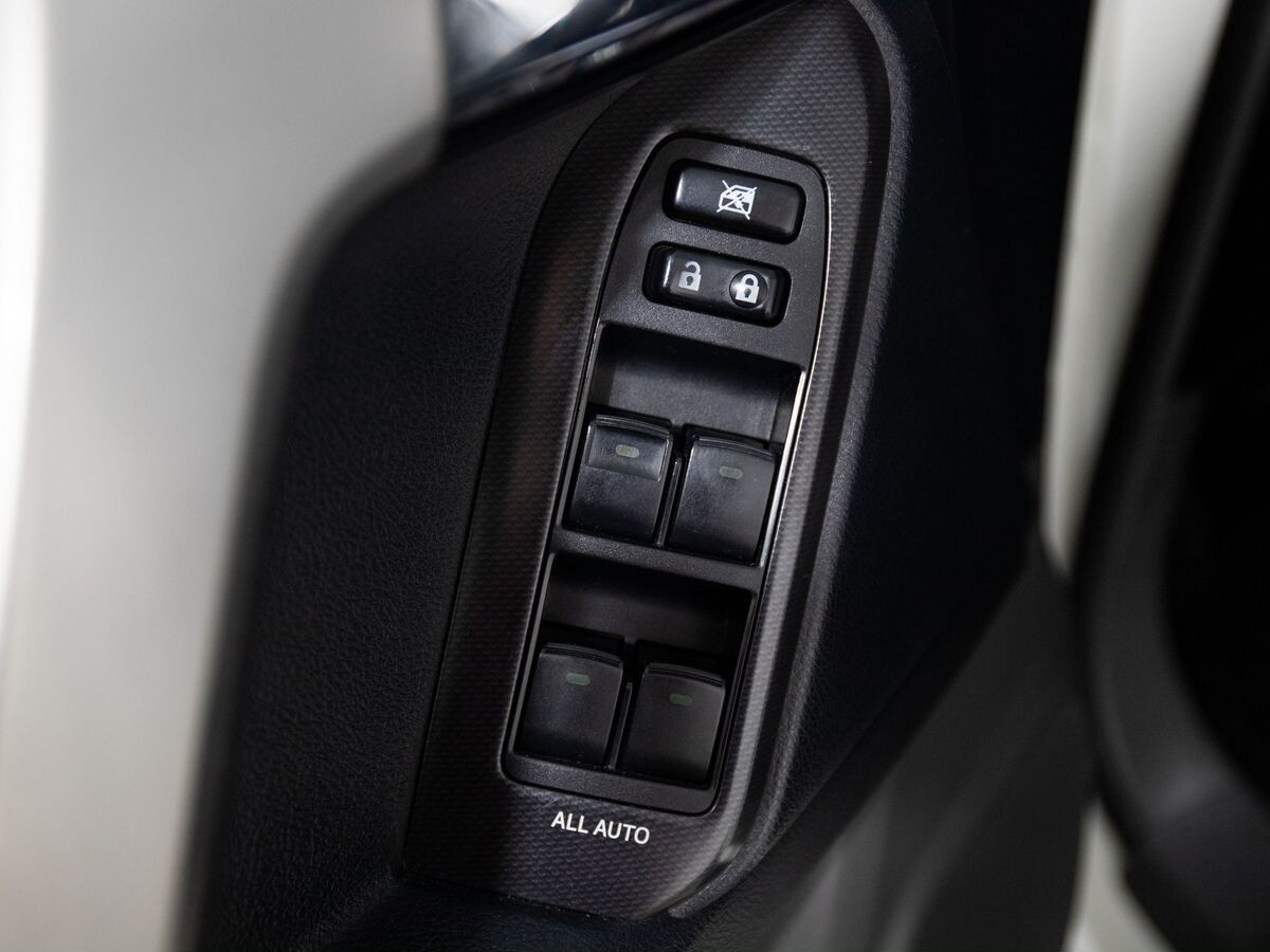 Toyota Land Cruiser Prado 2011 - фото автомобиля