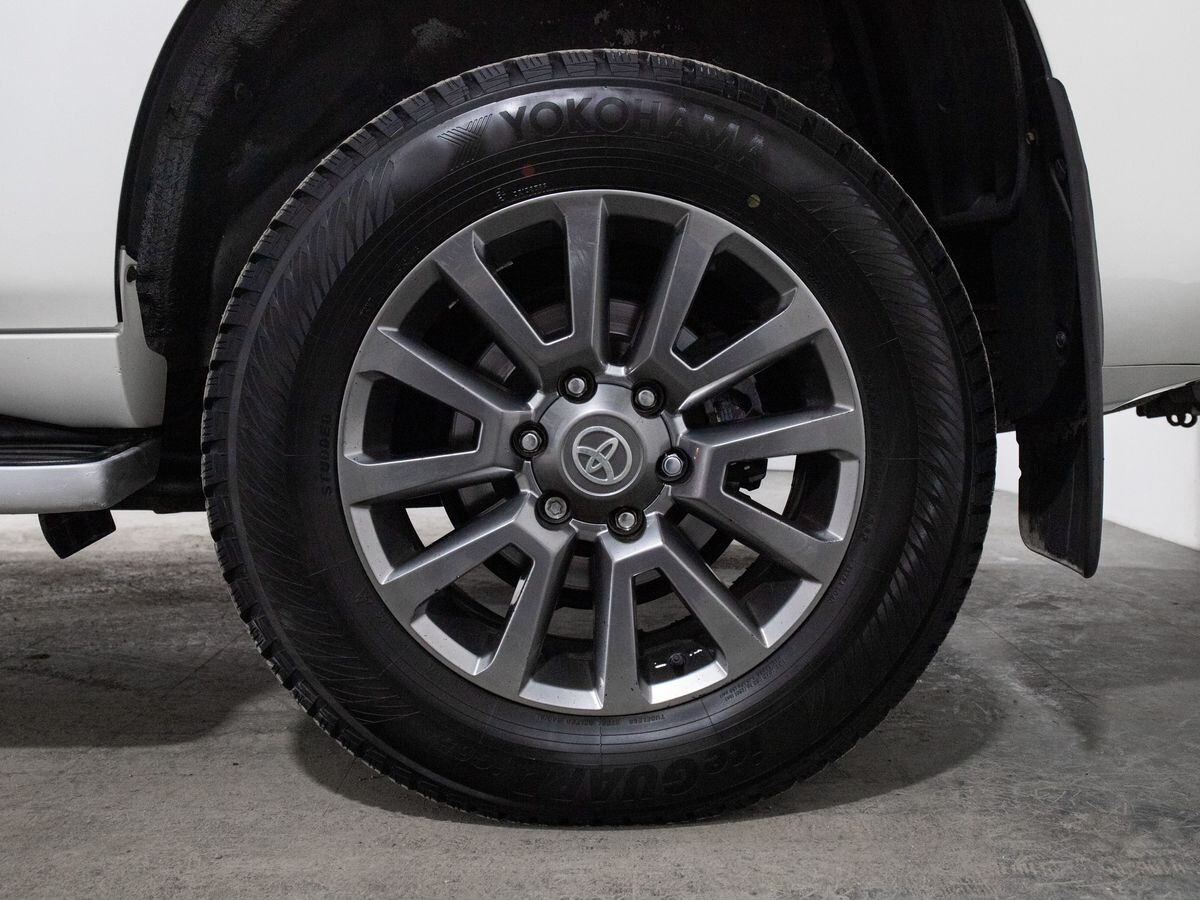 Toyota Land Cruiser Prado 2011 - фото автомобиля