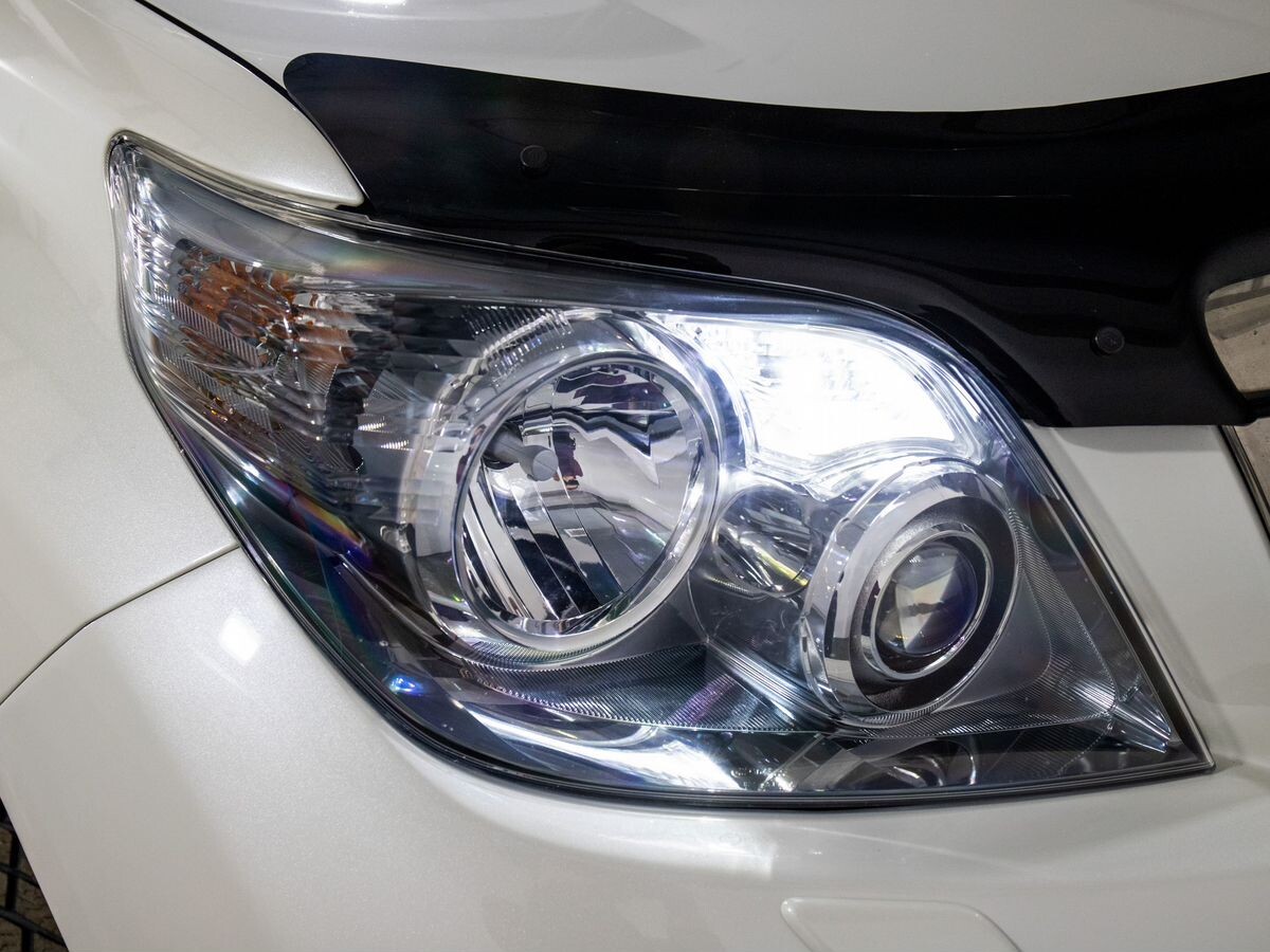 Toyota Land Cruiser Prado 2011 - фото автомобиля