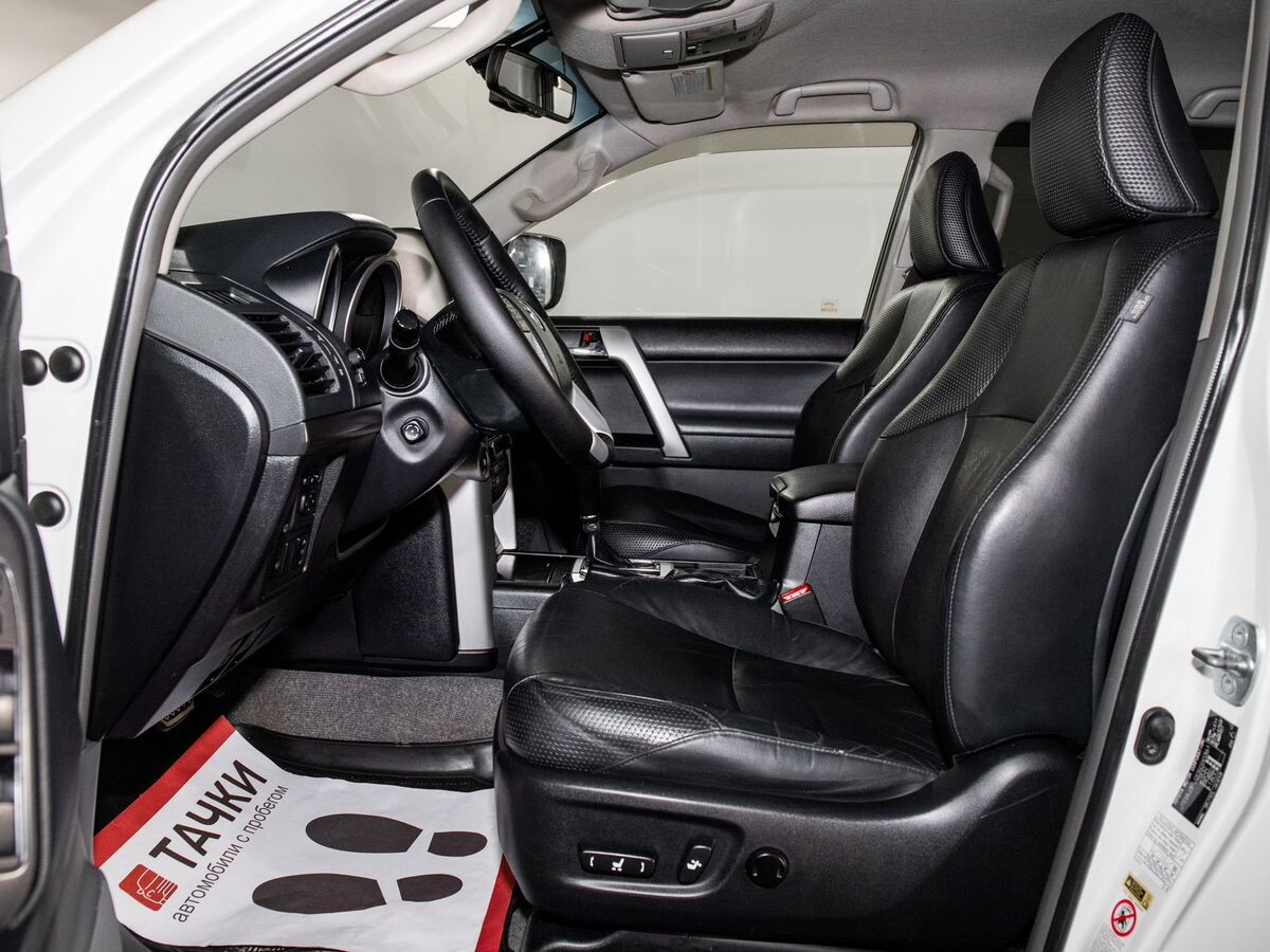 Toyota Land Cruiser Prado 2011 - фото автомобиля