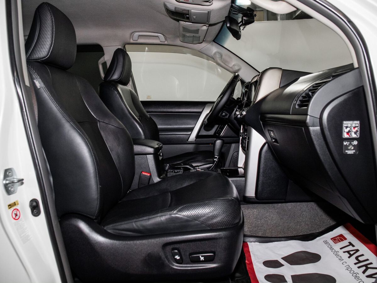 Toyota Land Cruiser Prado 2011 - фото автомобиля