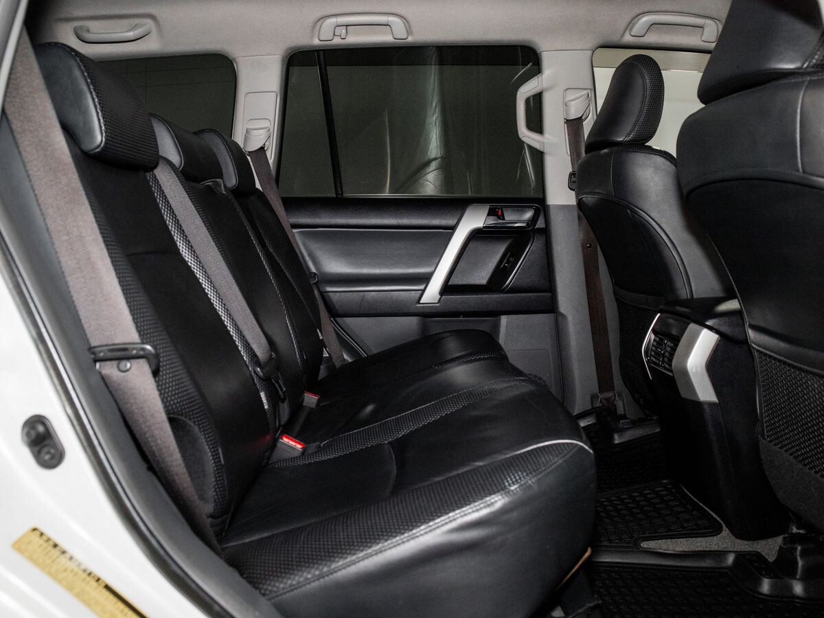 Toyota Land Cruiser Prado 2011 - фото автомобиля