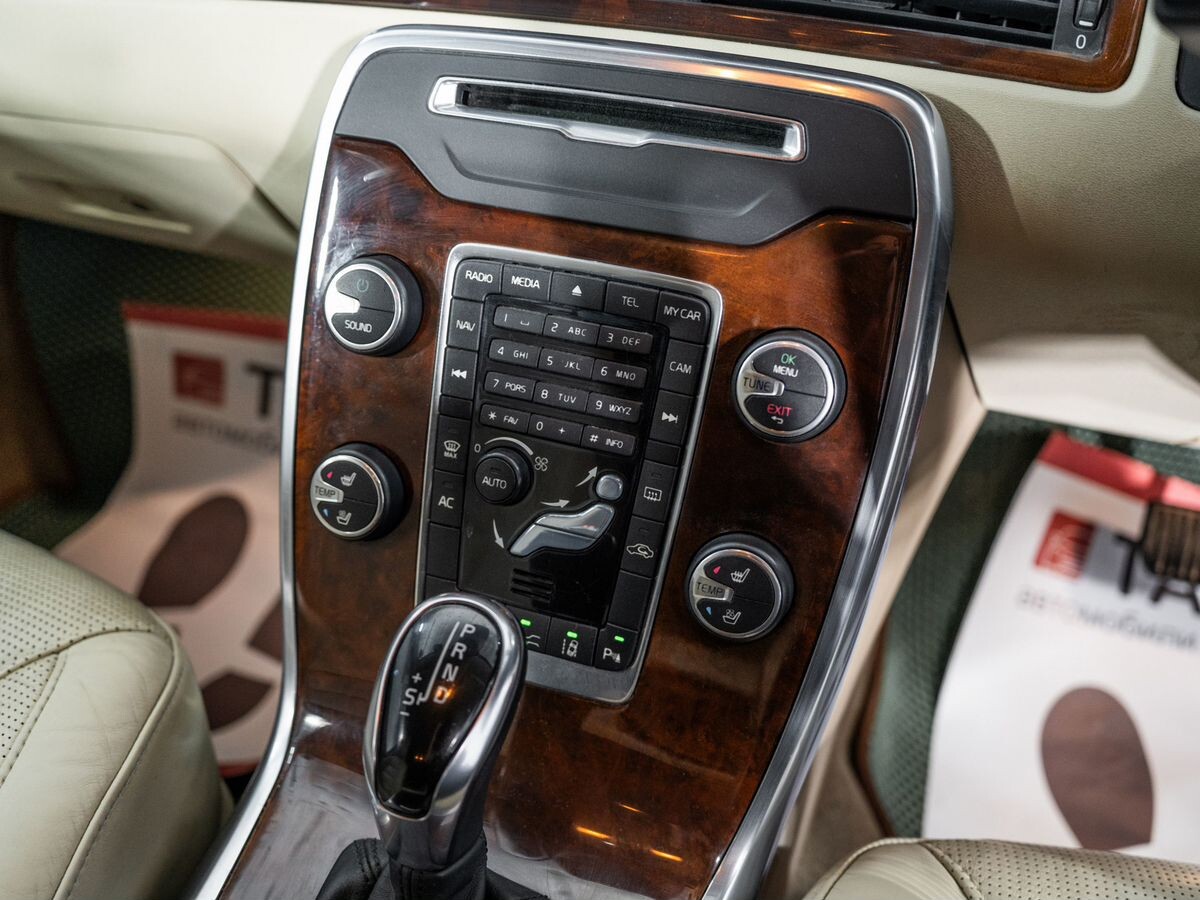 Volvo V70 2013 - фото автомобиля