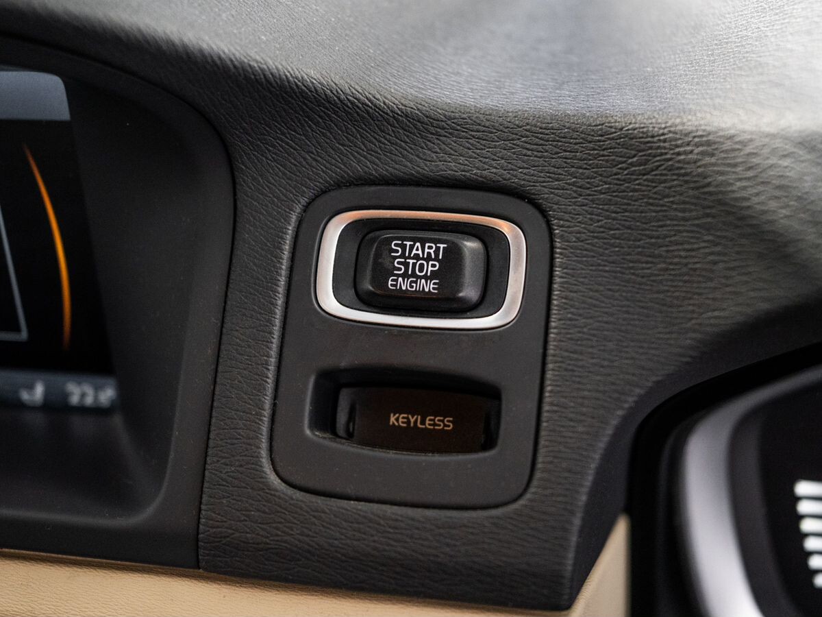 Volvo V70 2013 - фото автомобиля