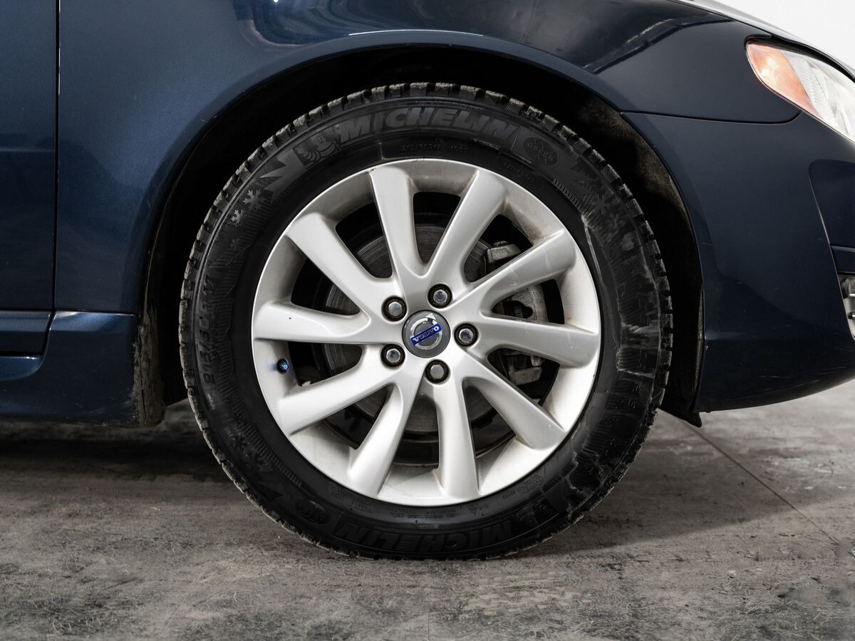 Volvo V70 2013 - фото автомобиля