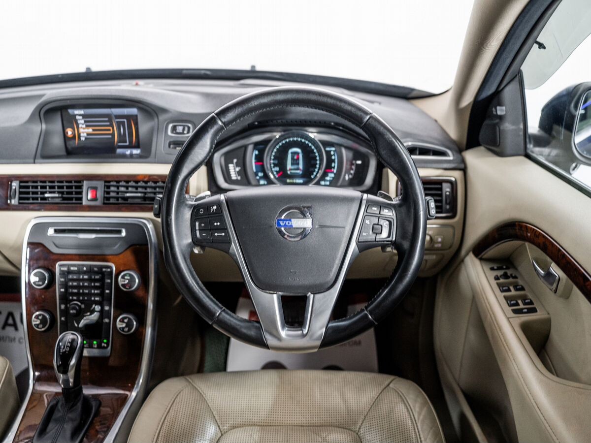 Volvo V70 2013 - фото автомобиля