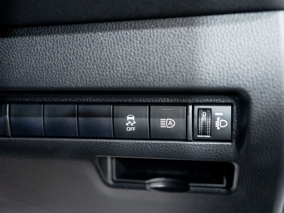 Toyota Harrier 2021 - фото автомобиля