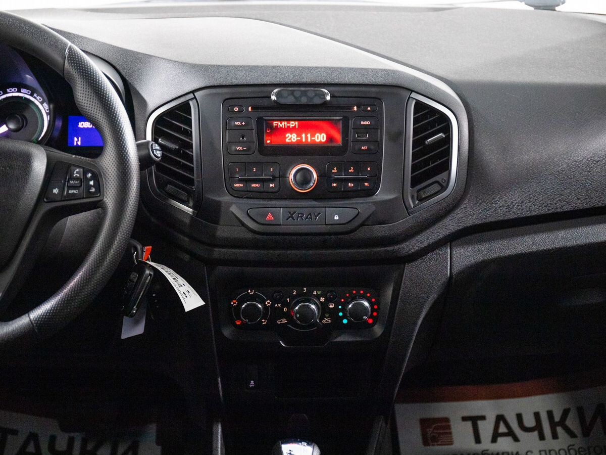 Lada (ВАЗ) XRAY 2017 - фото автомобиля