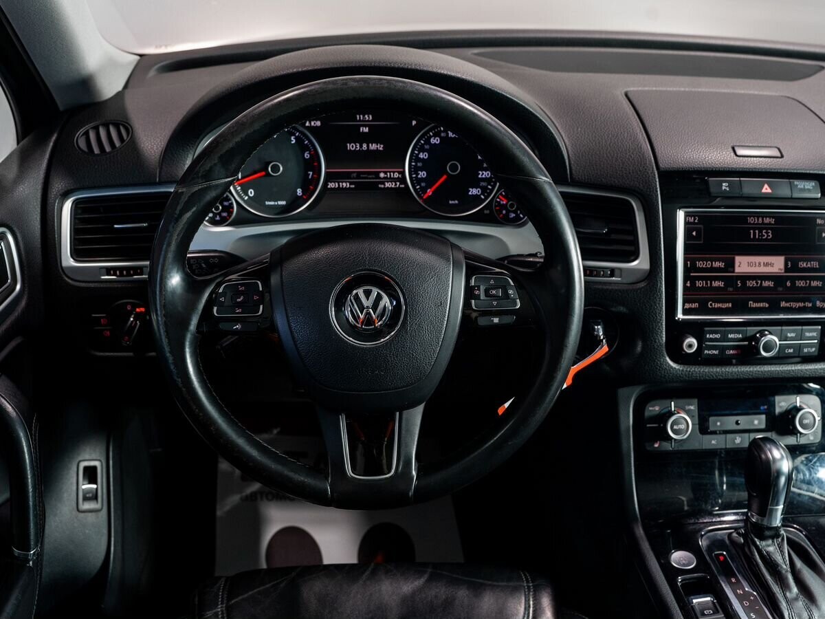 Volkswagen Touareg 2012 - фото автомобиля