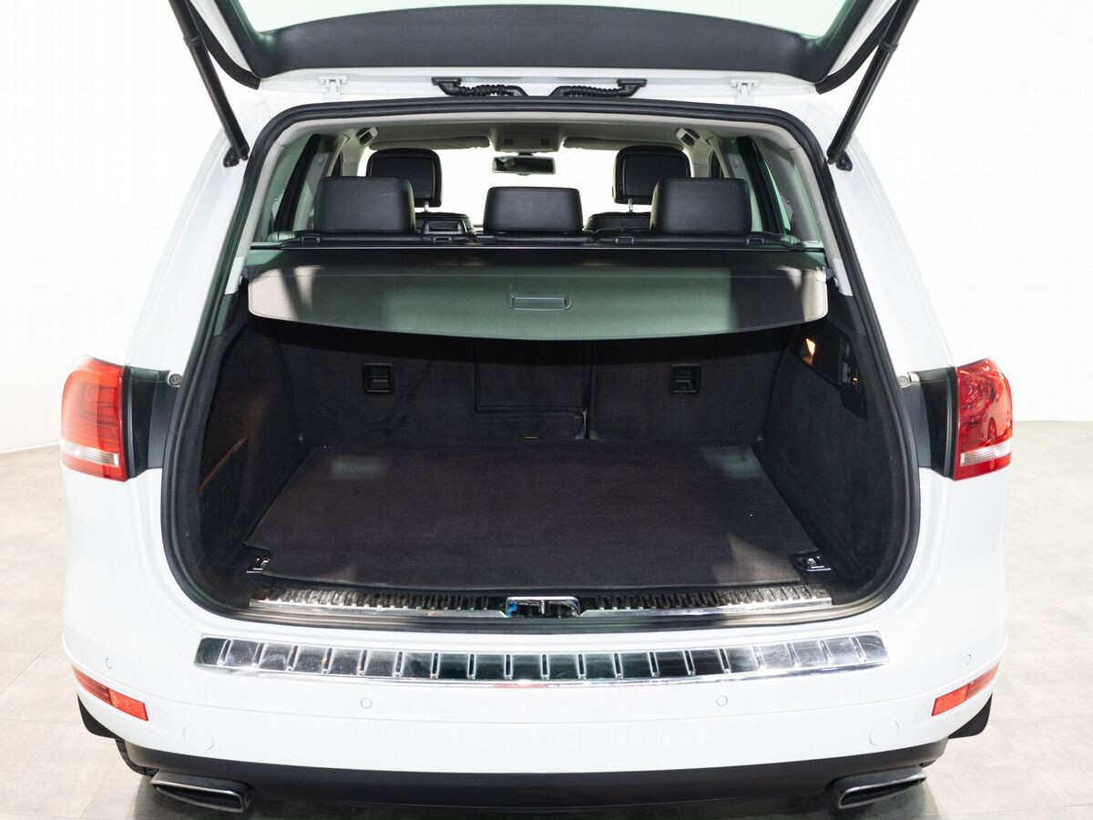 Volkswagen Touareg 2012 - фото автомобиля