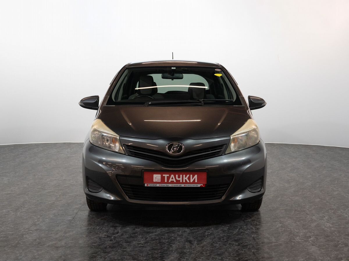 Toyota Vitz 2011 - фото автомобиля