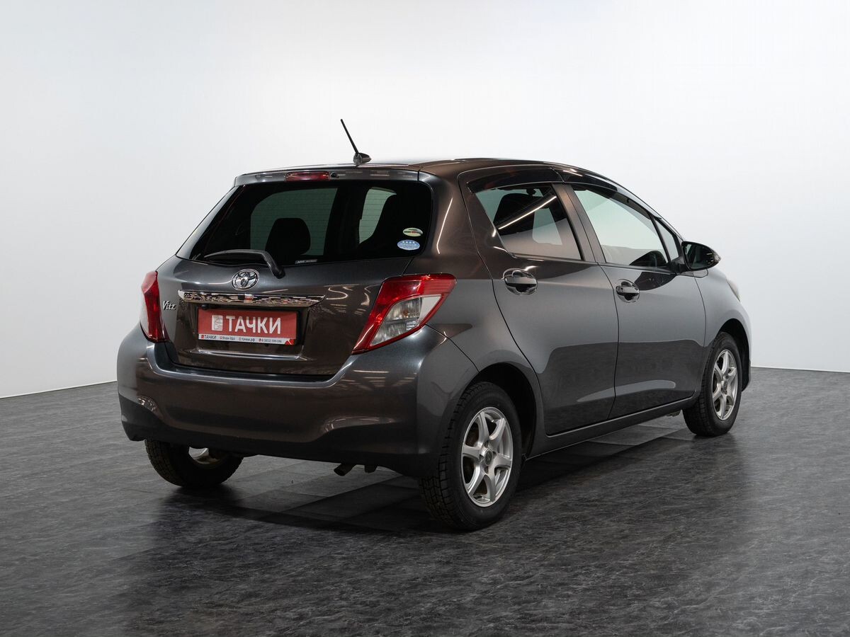 Toyota Vitz 2011 - фото автомобиля