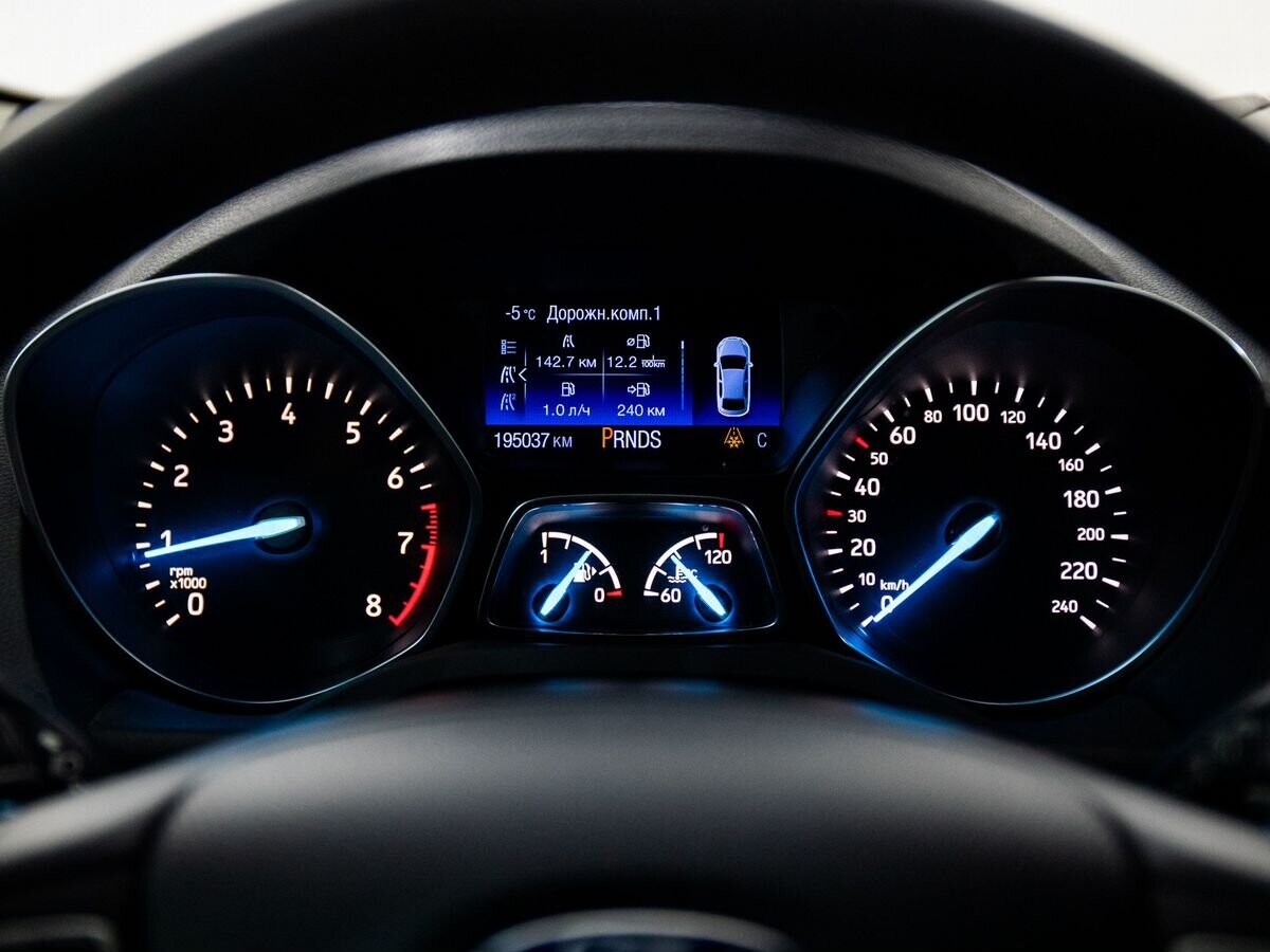 Ford Kuga 2016 - фото автомобиля