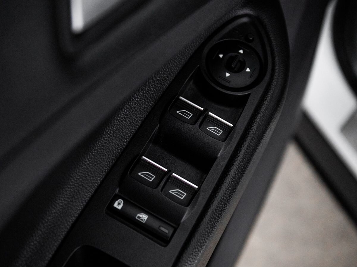 Ford Kuga 2016 - фото автомобиля