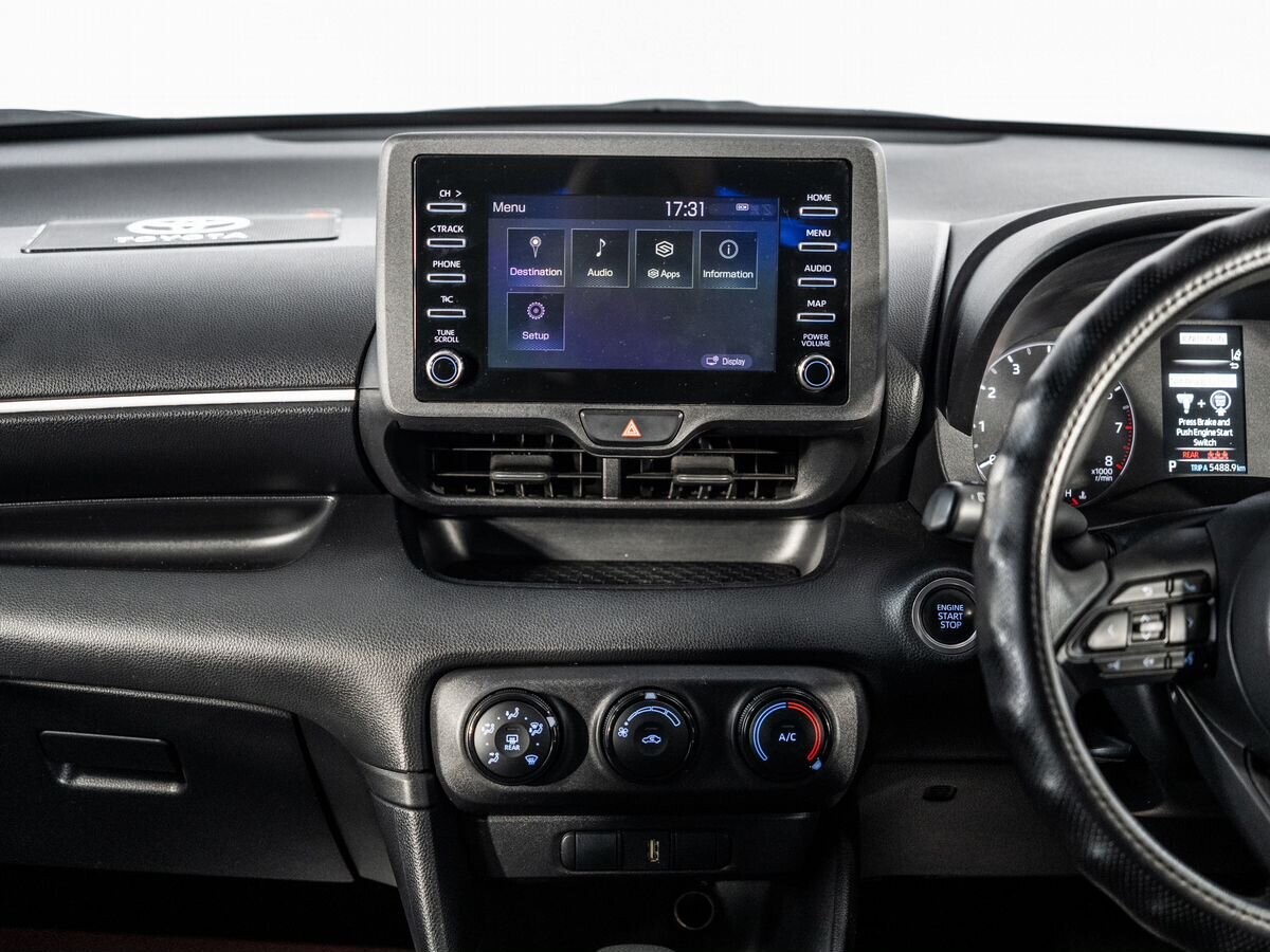 Toyota Yaris 2020 - фото автомобиля