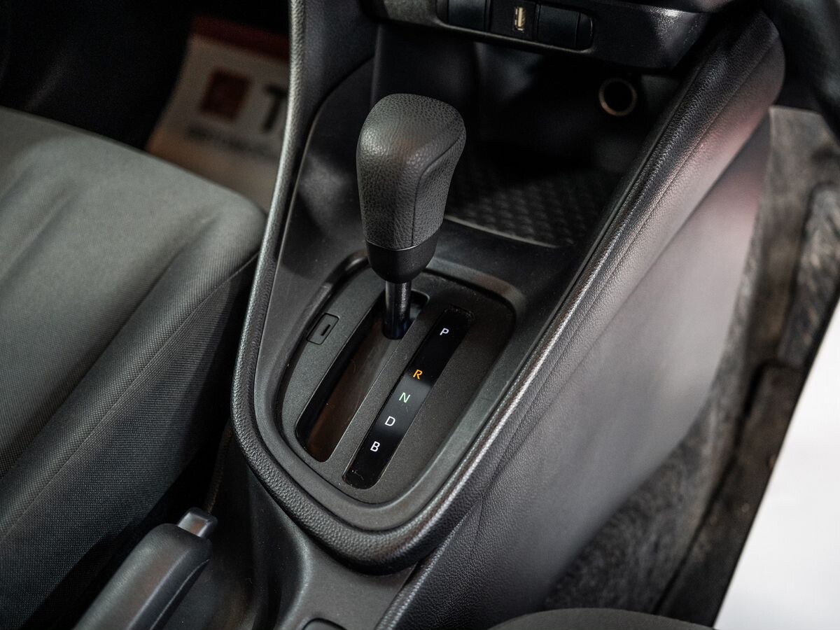 Toyota Yaris 2020 - фото автомобиля