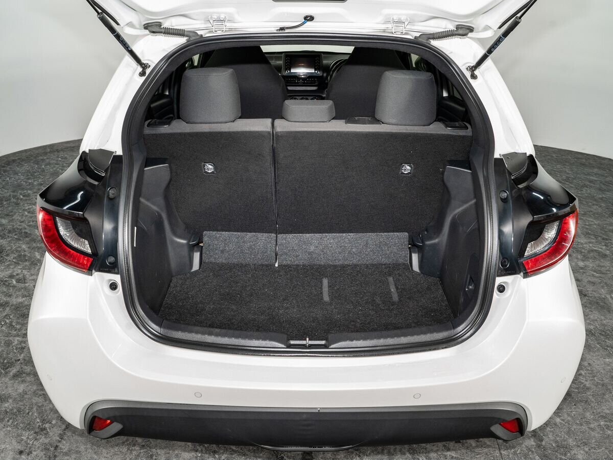 Toyota Yaris 2020 - фото автомобиля