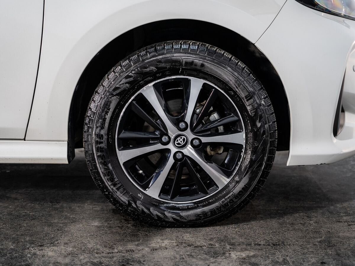 Toyota Yaris 2020 - фото автомобиля