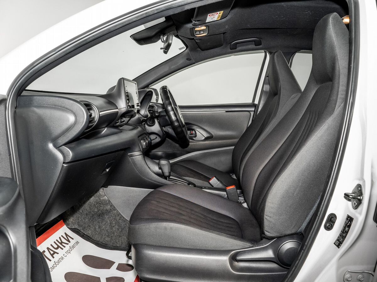 Toyota Yaris 2020 - фото автомобиля