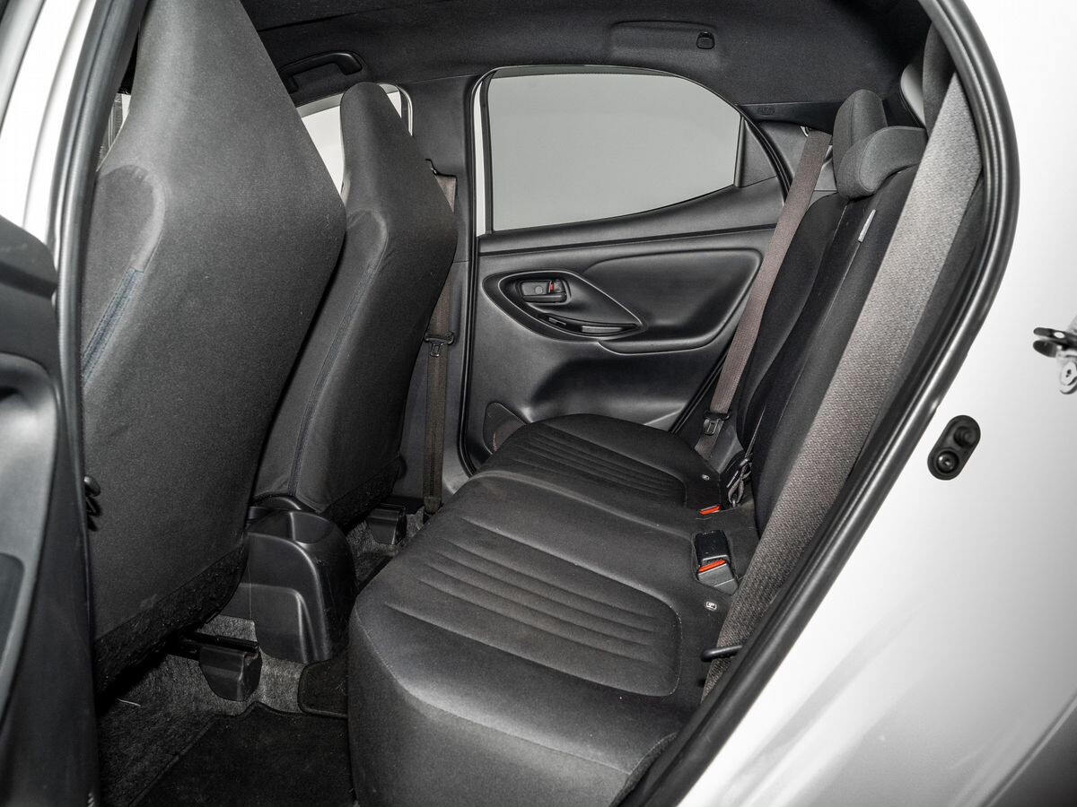 Toyota Yaris 2020 - фото автомобиля