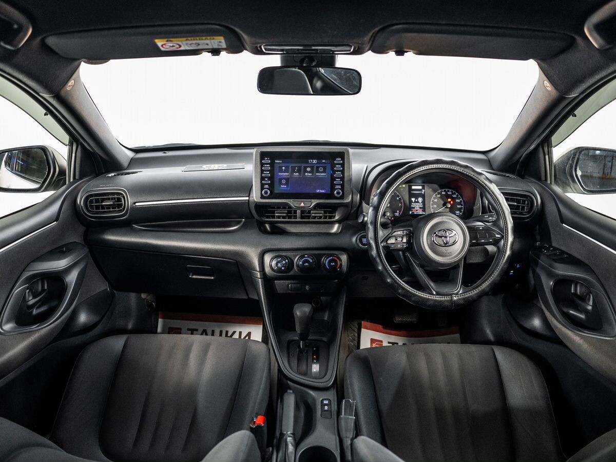 Toyota Yaris 2020 - фото автомобиля