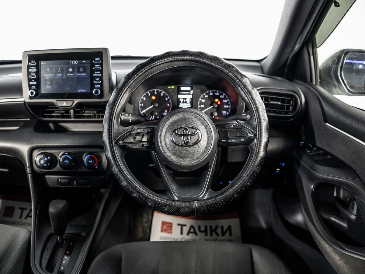 Toyota Yaris 2020 - фото автомобиля