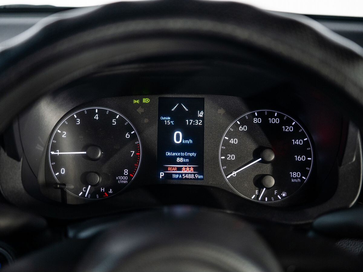 Toyota Yaris 2020 - фото автомобиля