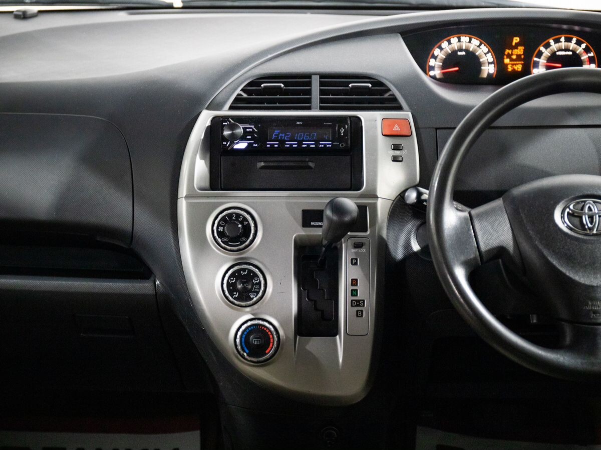 Toyota Ractis 2007 - фото автомобиля