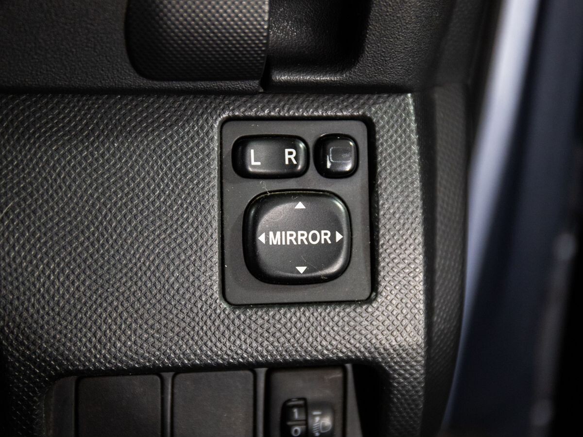 Toyota Ractis 2007 - фото автомобиля