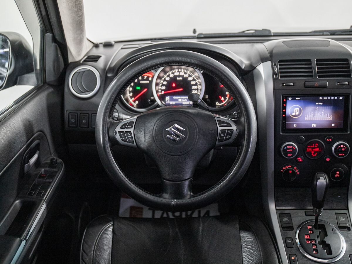 Suzuki Grand Vitara 2011 - фото автомобиля