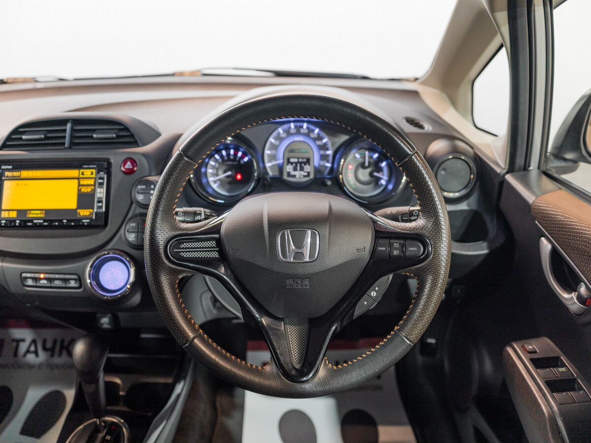 Honda Fit Shuttle 2012 - фото автомобиля