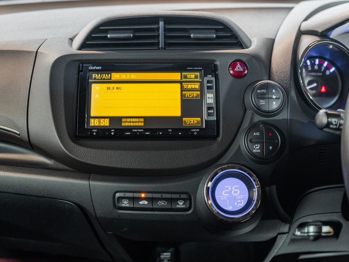 Honda Fit Shuttle 2012 - фото автомобиля