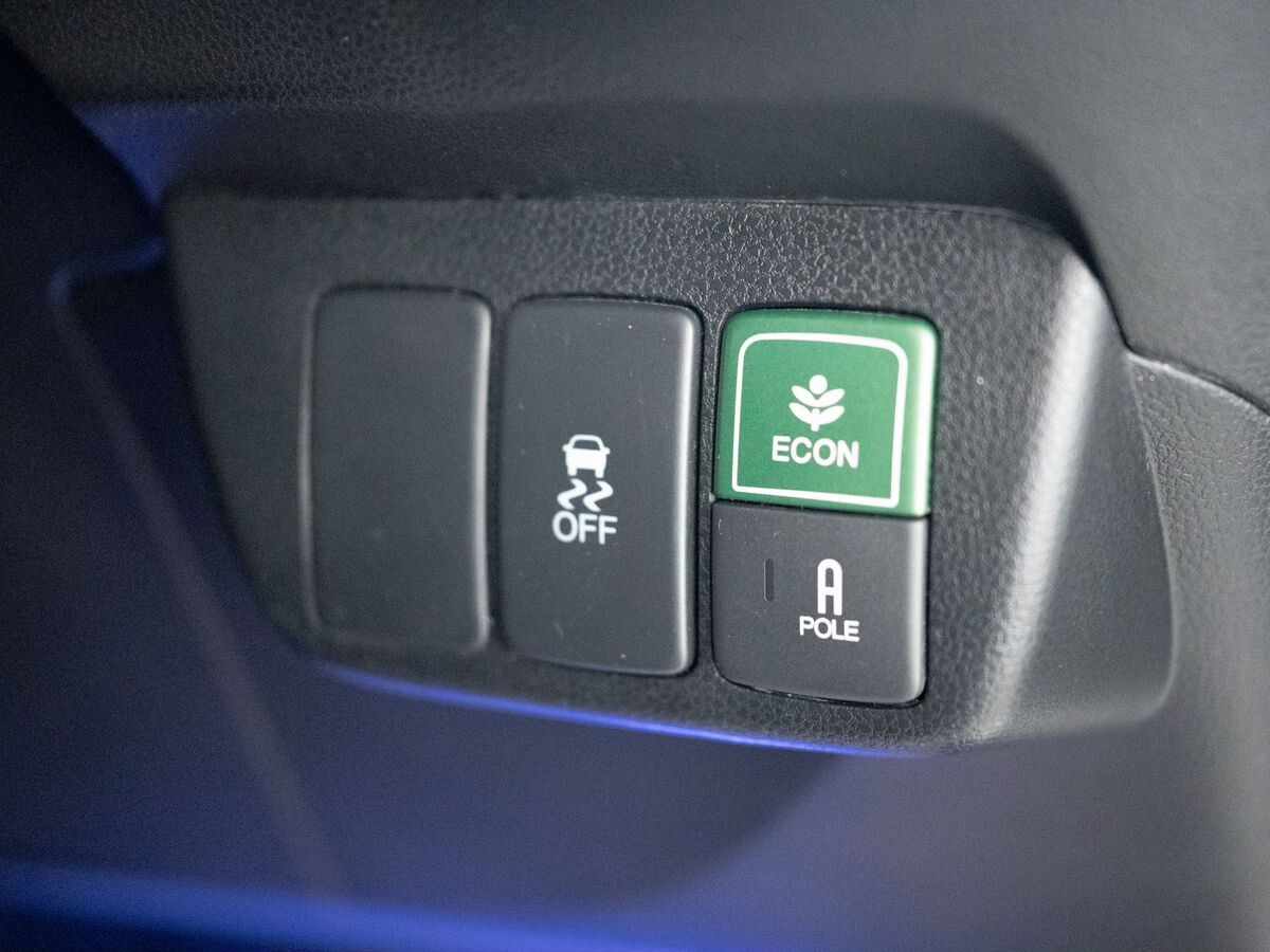 Honda Fit Shuttle 2012 - фото автомобиля