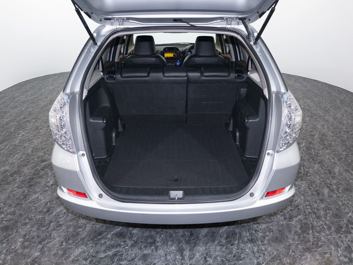 Honda Fit Shuttle 2012 - фото автомобиля