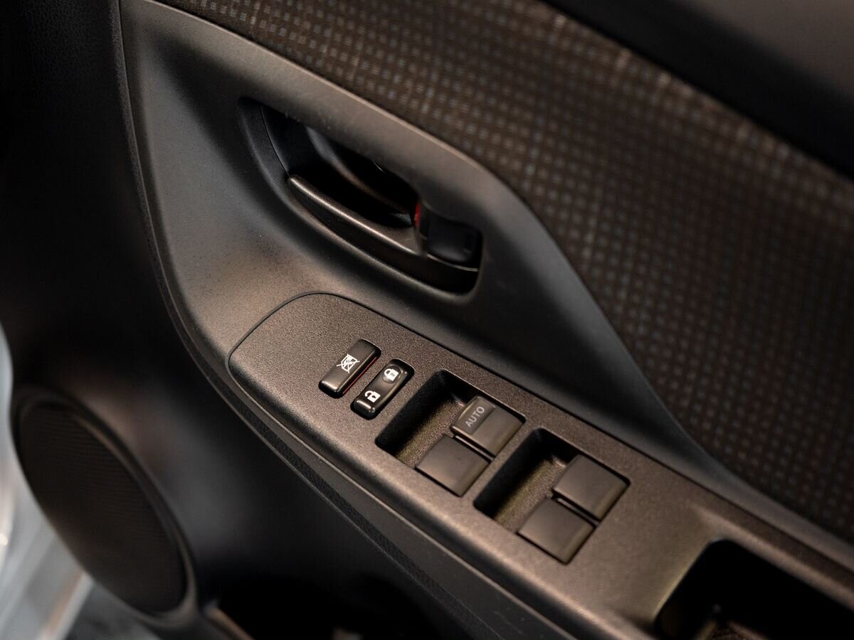 Toyota Vitz 2019 - фото автомобиля