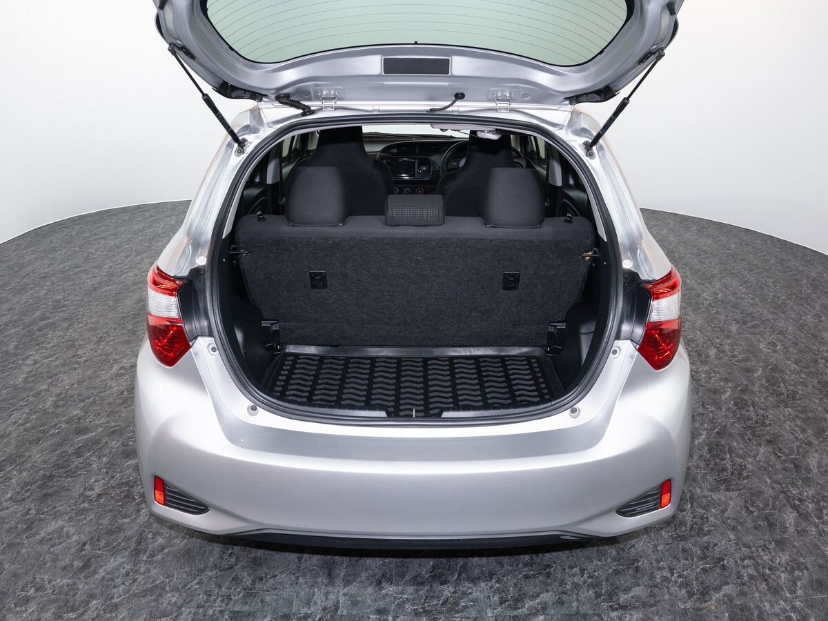 Toyota Vitz 2019 - фото автомобиля