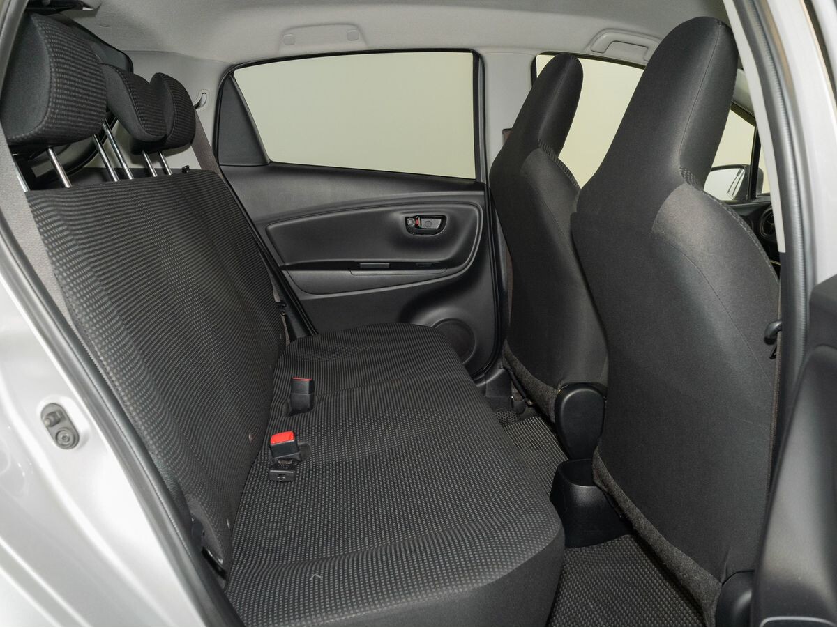 Toyota Vitz 2019 - фото автомобиля