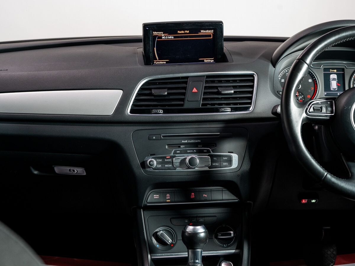 Audi Q3 2016 - фото автомобиля