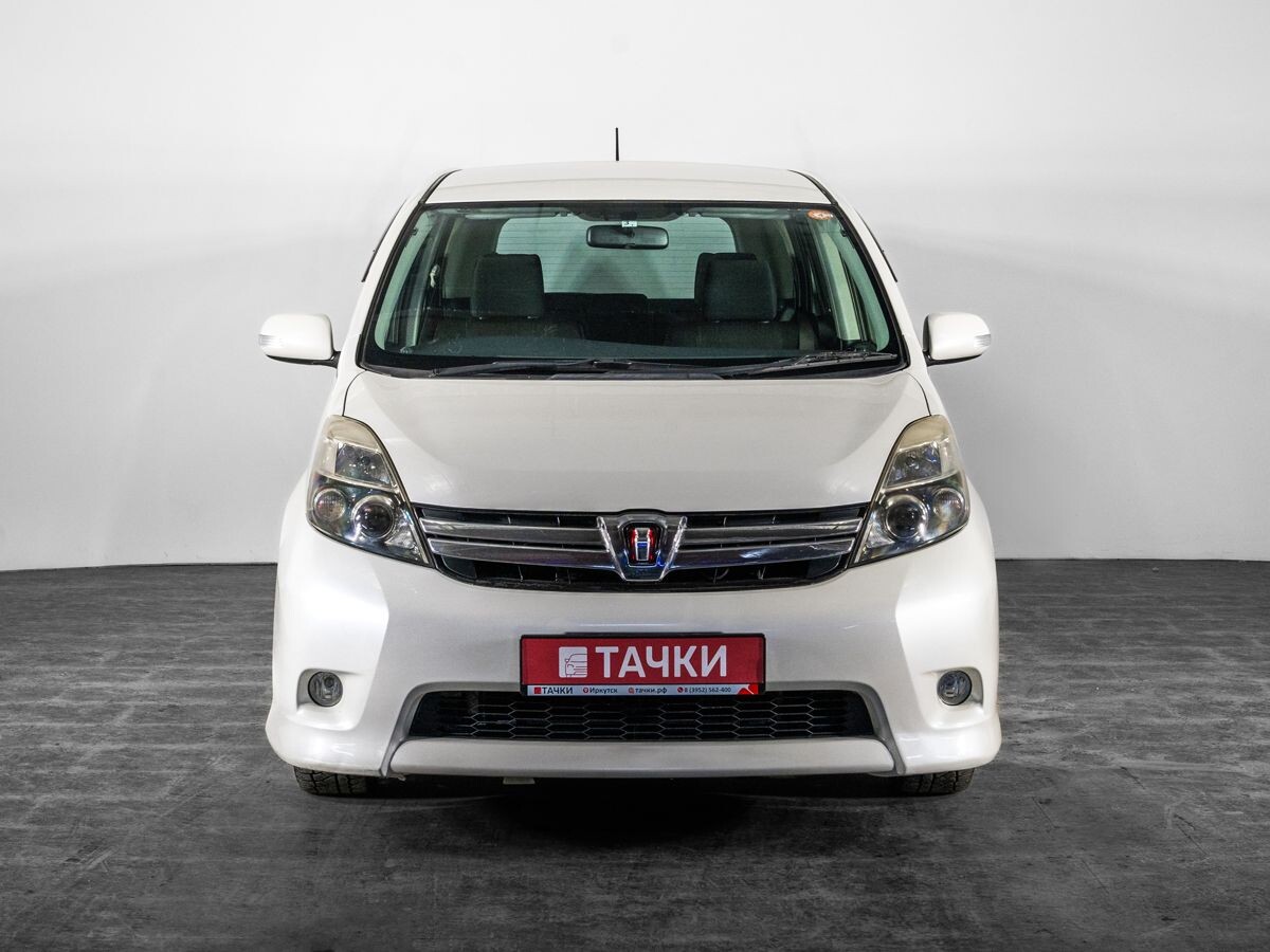 Toyota ISis 2012 - фото автомобиля