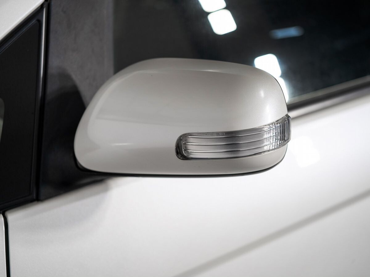 Toyota ISis 2012 - фото автомобиля