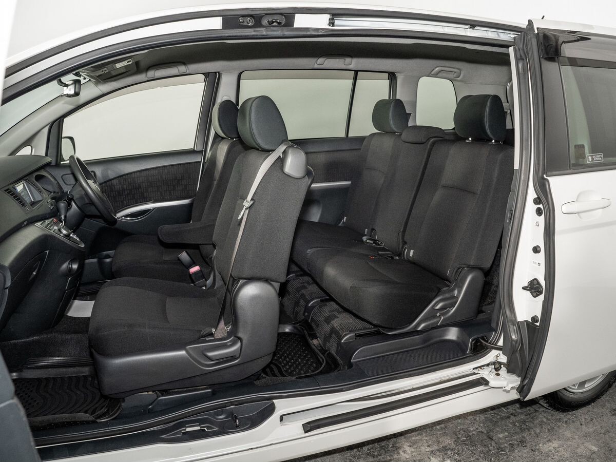 Toyota ISis 2012 - фото автомобиля