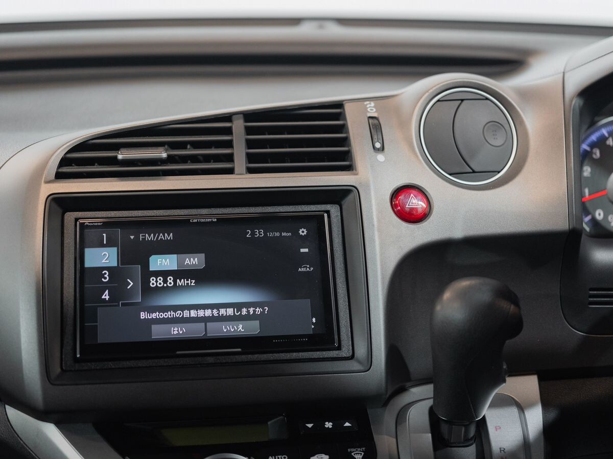 Honda Stream 2009 - фото автомобиля