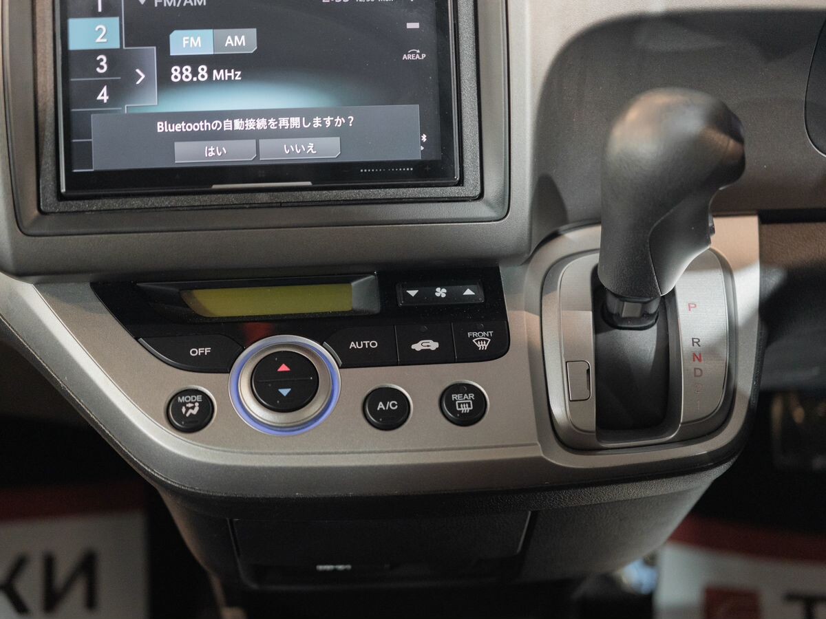 Honda Stream 2009 - фото автомобиля