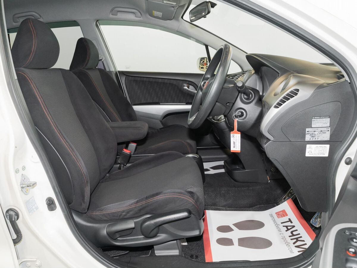 Honda Stream 2009 - фото автомобиля