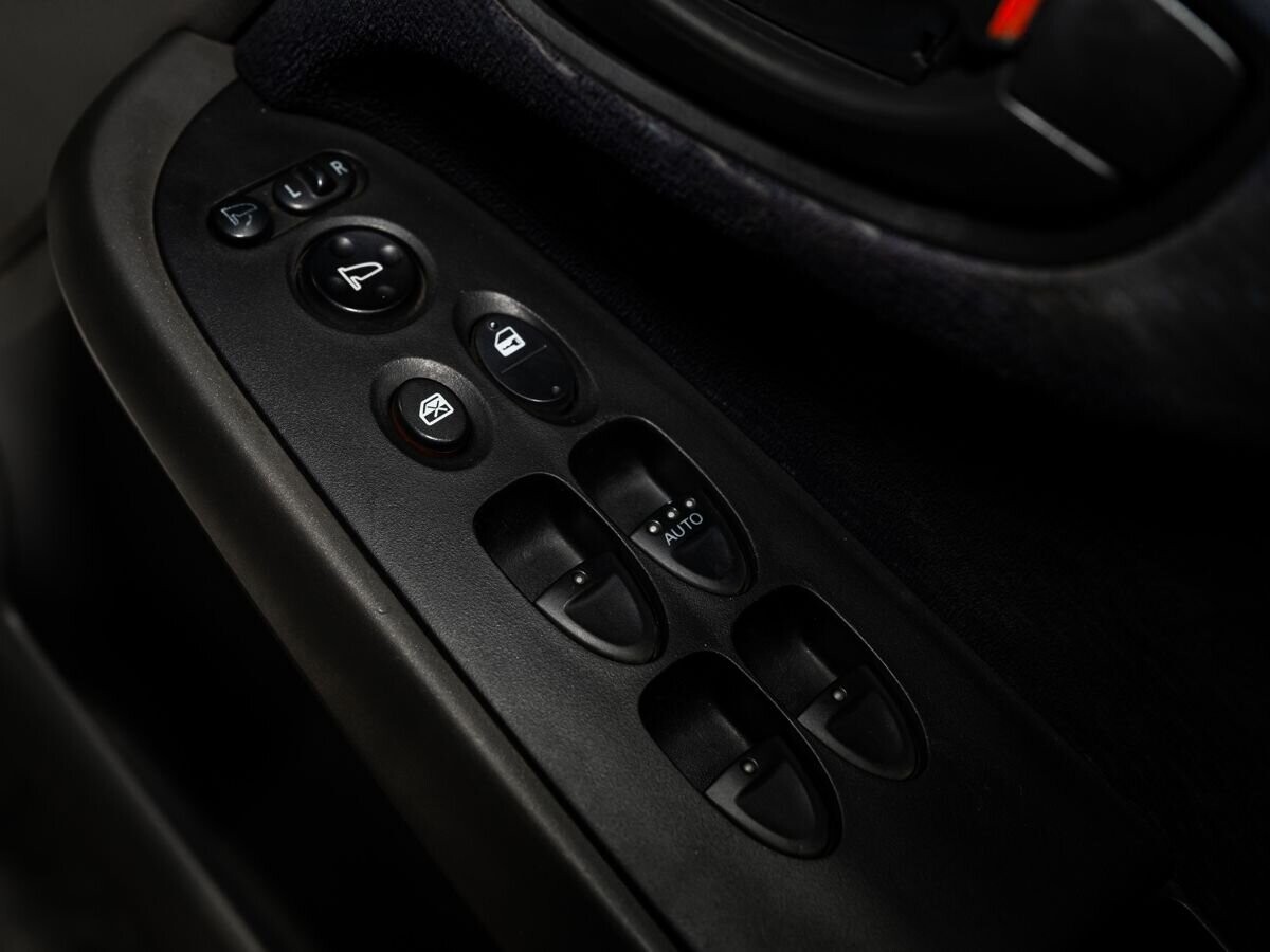 Honda Stream 2010 - фото автомобиля